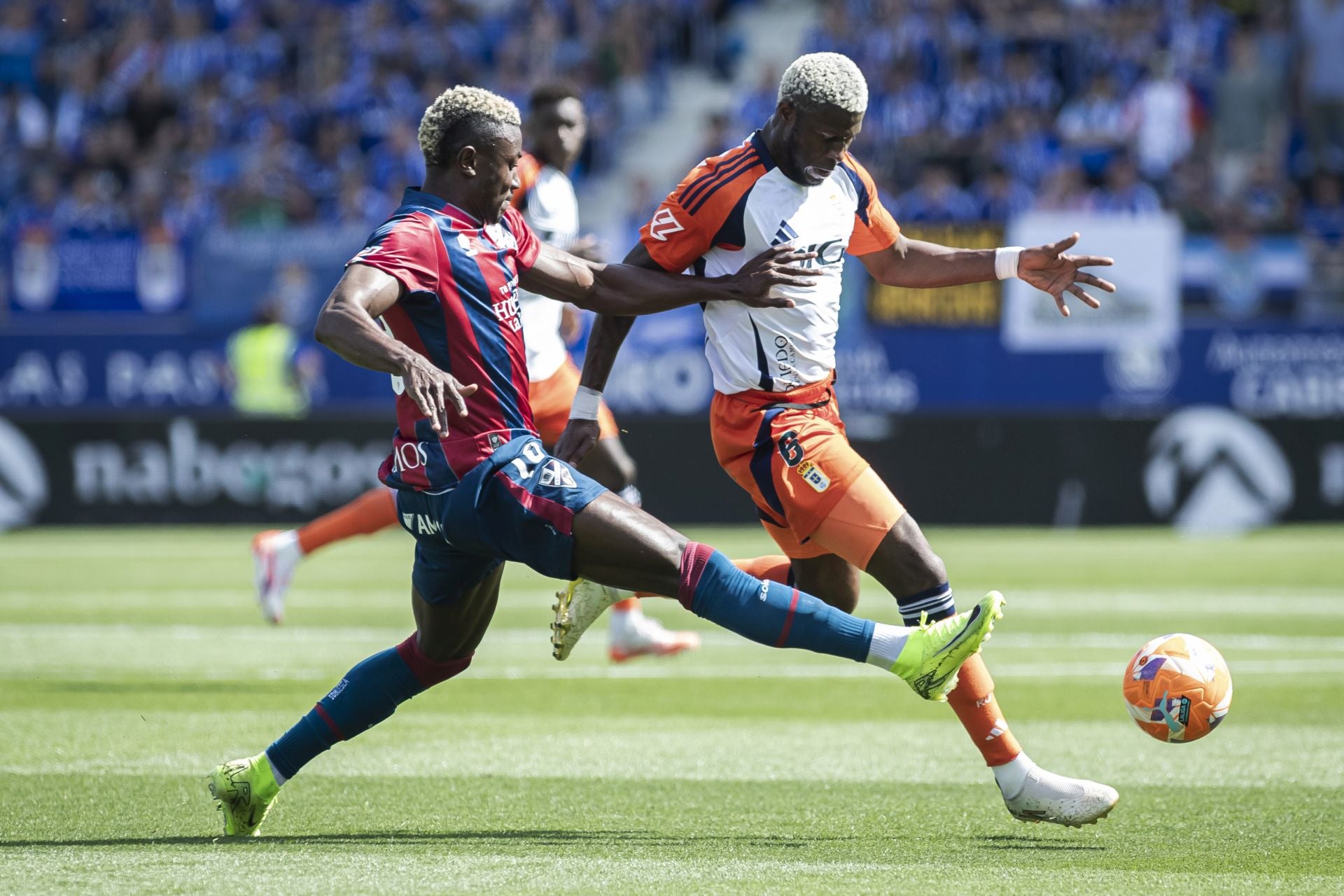 Fotos: Las jugadas del Huesca - Real Oviedo