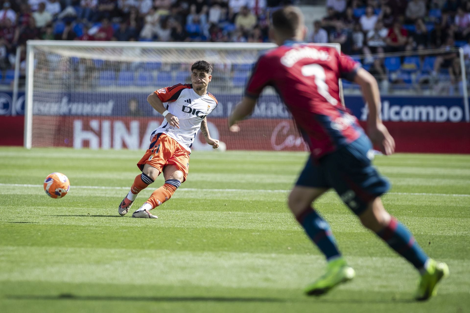 Fotos: Las jugadas del Huesca - Real Oviedo