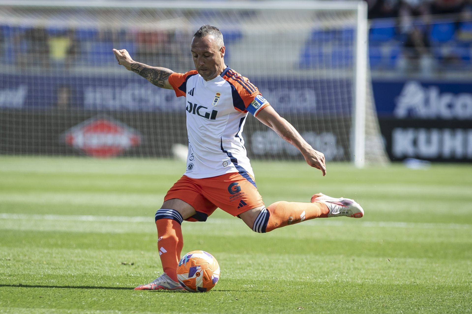 Fotos: Las jugadas del Huesca - Real Oviedo