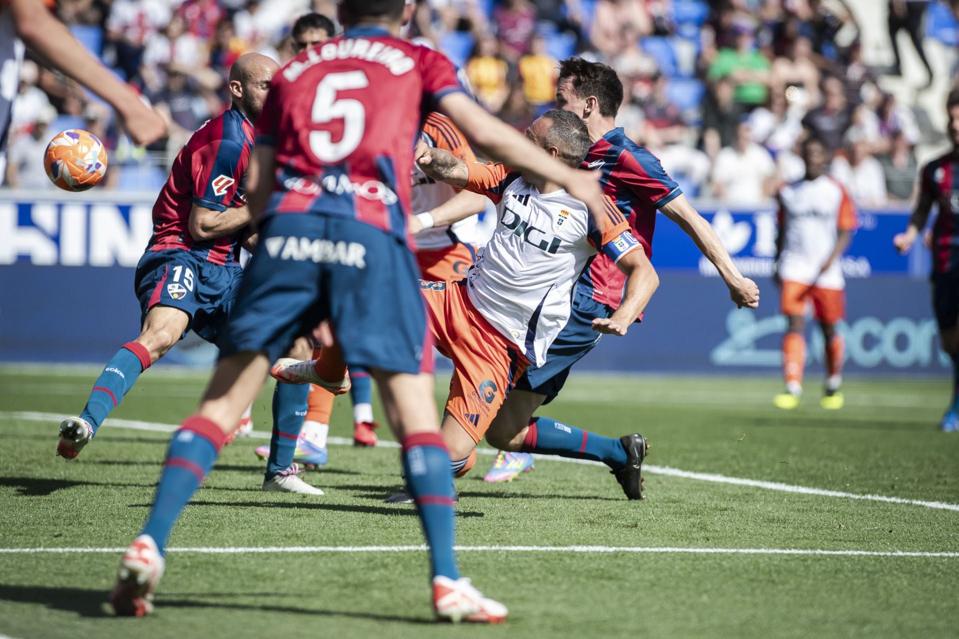 Fotos: Las jugadas del Huesca - Real Oviedo