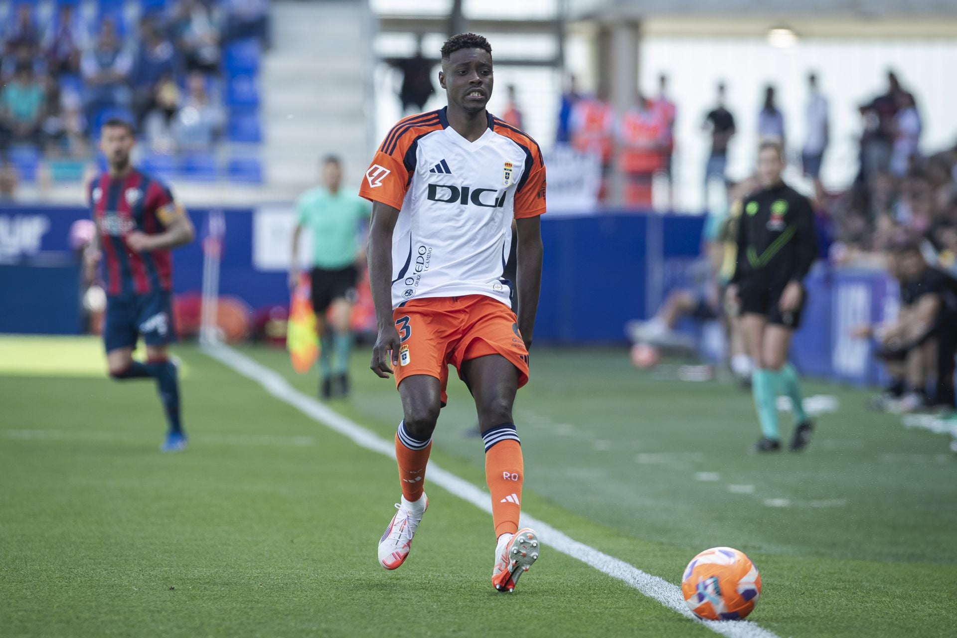 Fotos: Las jugadas del Huesca - Real Oviedo