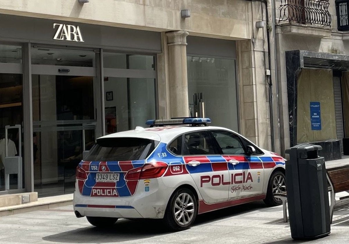 Alertan de un individuo que roba ropa en tiendas de Gijón