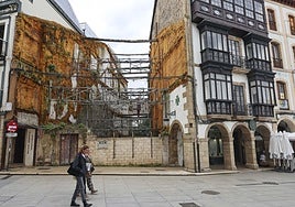 Estado actual del solar del número 10 de la Plaza de España, adquirido por Diego Baeza para Horizonte Patrimonial el pasado mes de febrero.