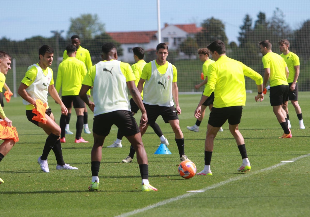 Gaspar y Guille Rosas regresan a la lista del Sporting de Gijón, de la que se cae Gelabert
