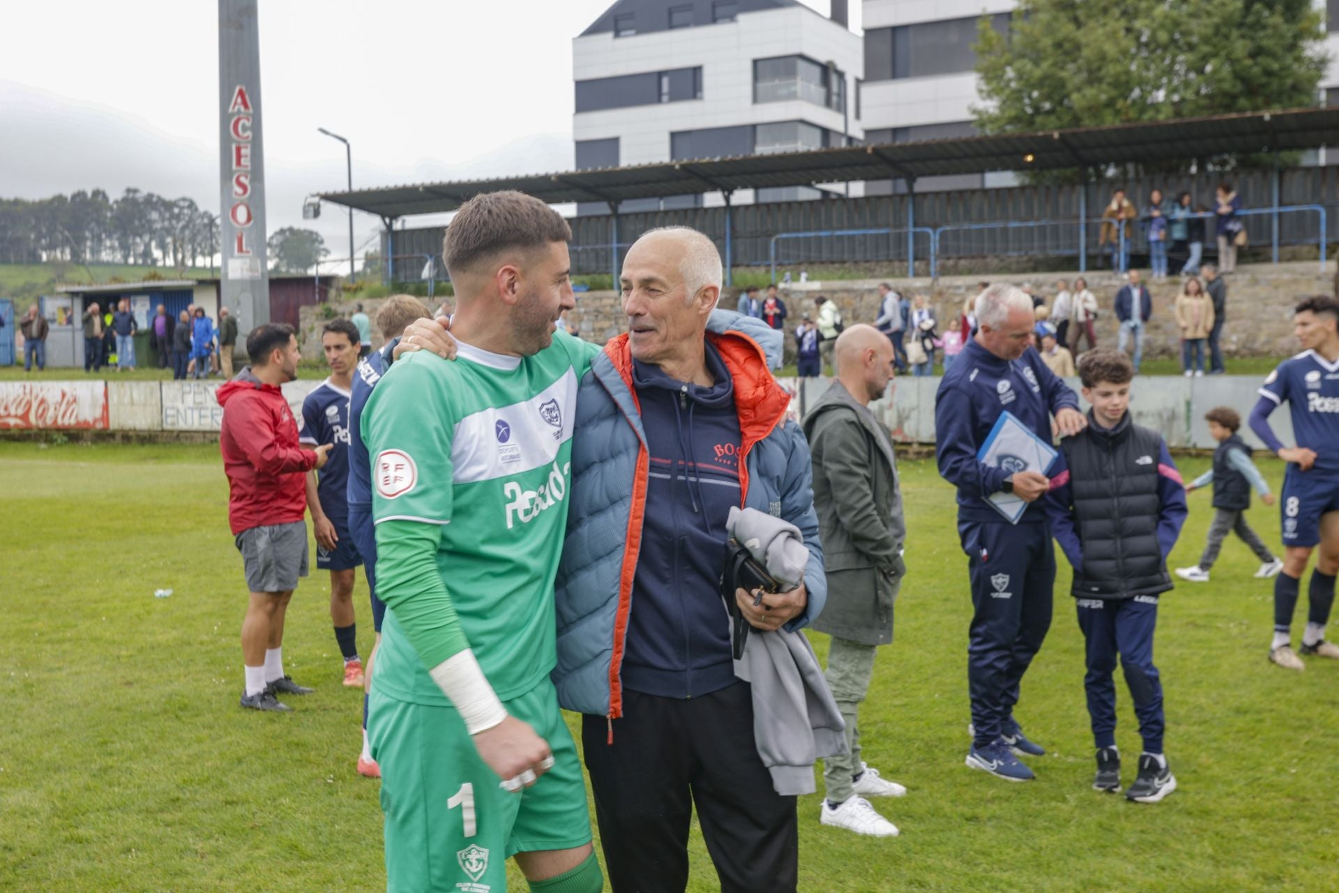 El Marino de Luanco celebra su permanencia en Segunda RFEF