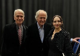 Yulian Pechenyi, en el centro, acompañado por Bohdan Lastivka-percusionista y Lyliya Jolomenyuk-pianista-solista.