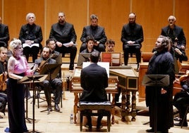 Joyce DiDonato y Michael Spyres, los dos protagonistas frente a frente, con el director y la orquesta detrás.