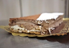 Tarta rusa de trufa y avellana de la confitería La Playa.