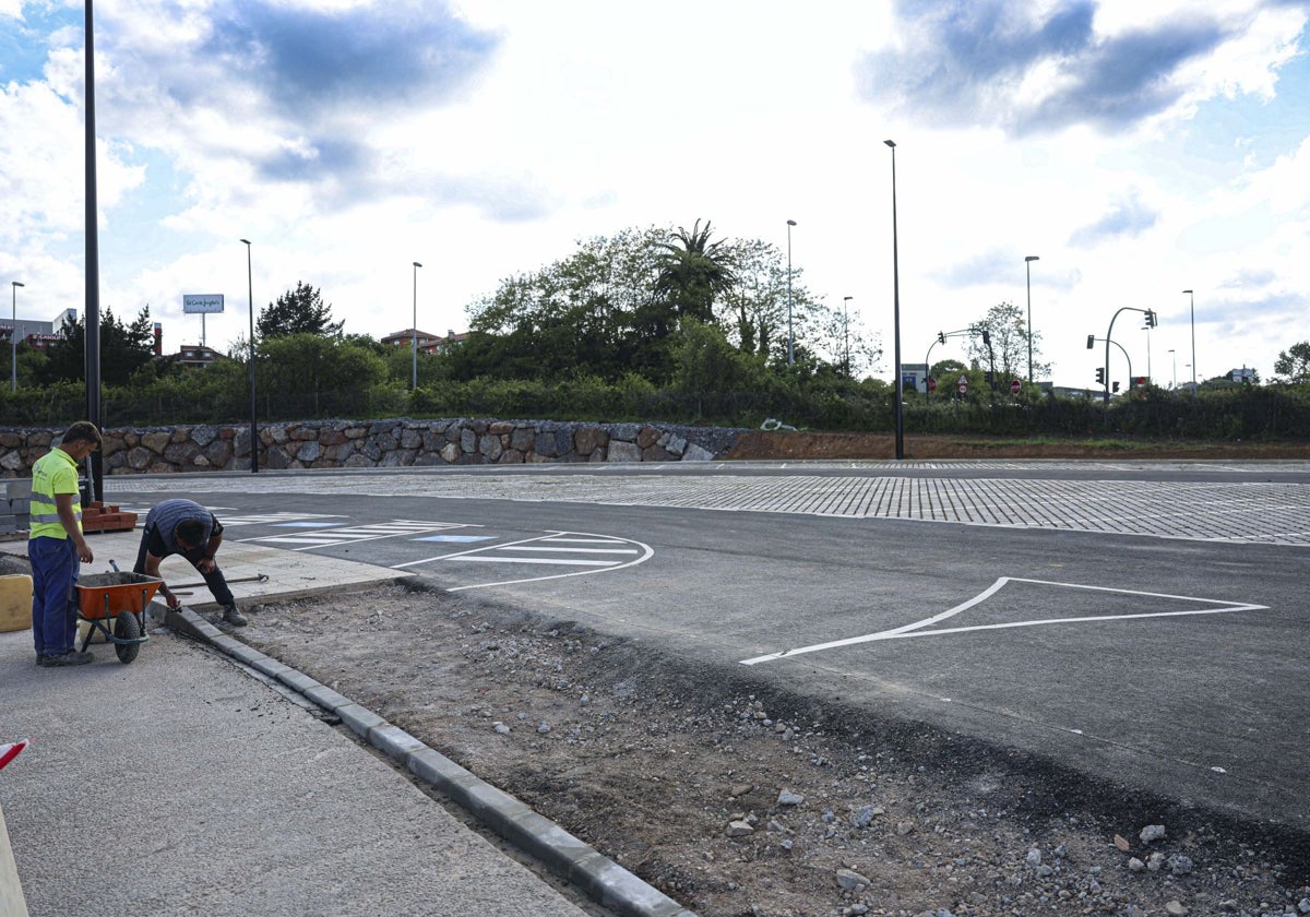 El nuevo aparcamiento disuasorio de Avilés costará 67.000 euros más para evitar que invada la variante