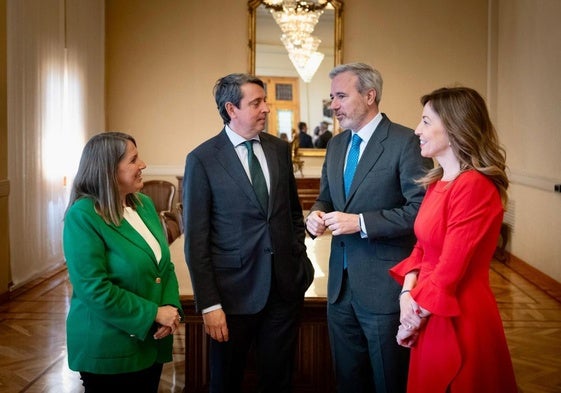 Mar Paños, Antonio Bueno, Jorge Azcón y Natalia Chueca, ayer, en Zaragoza.