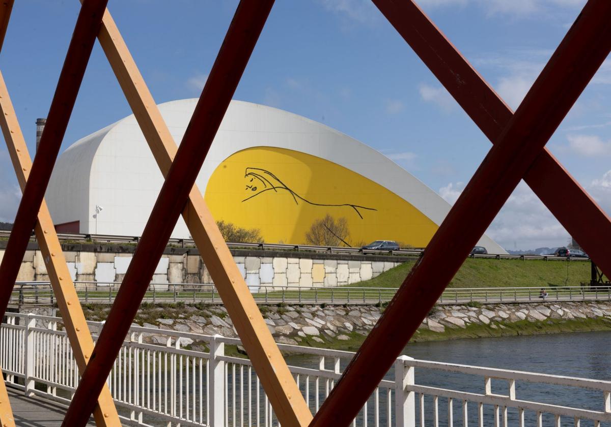 «El Centro Niemeyer de Avilés necesita un cambio radical», critica el PP de Asturias