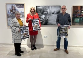 La edil de Cultura, Aurora Cienfuegos (centro), junto a Isabel González, directora de la Fundación Municipal de Cultura, y Óscar Caso, técnico municipal.