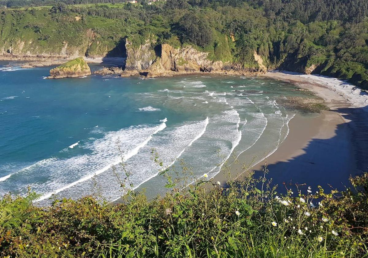 Las playas asturianas que lucen bandera azul este 2025