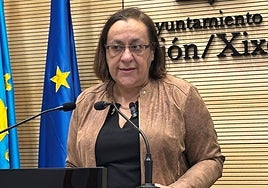 La edil socialista Natalia González Peláez, este miércoles, en la sala de prensa del Ayuntamiento de Gijón.