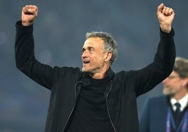 Luis Enrique celebra la victoria del PSG ante el Arsenal.