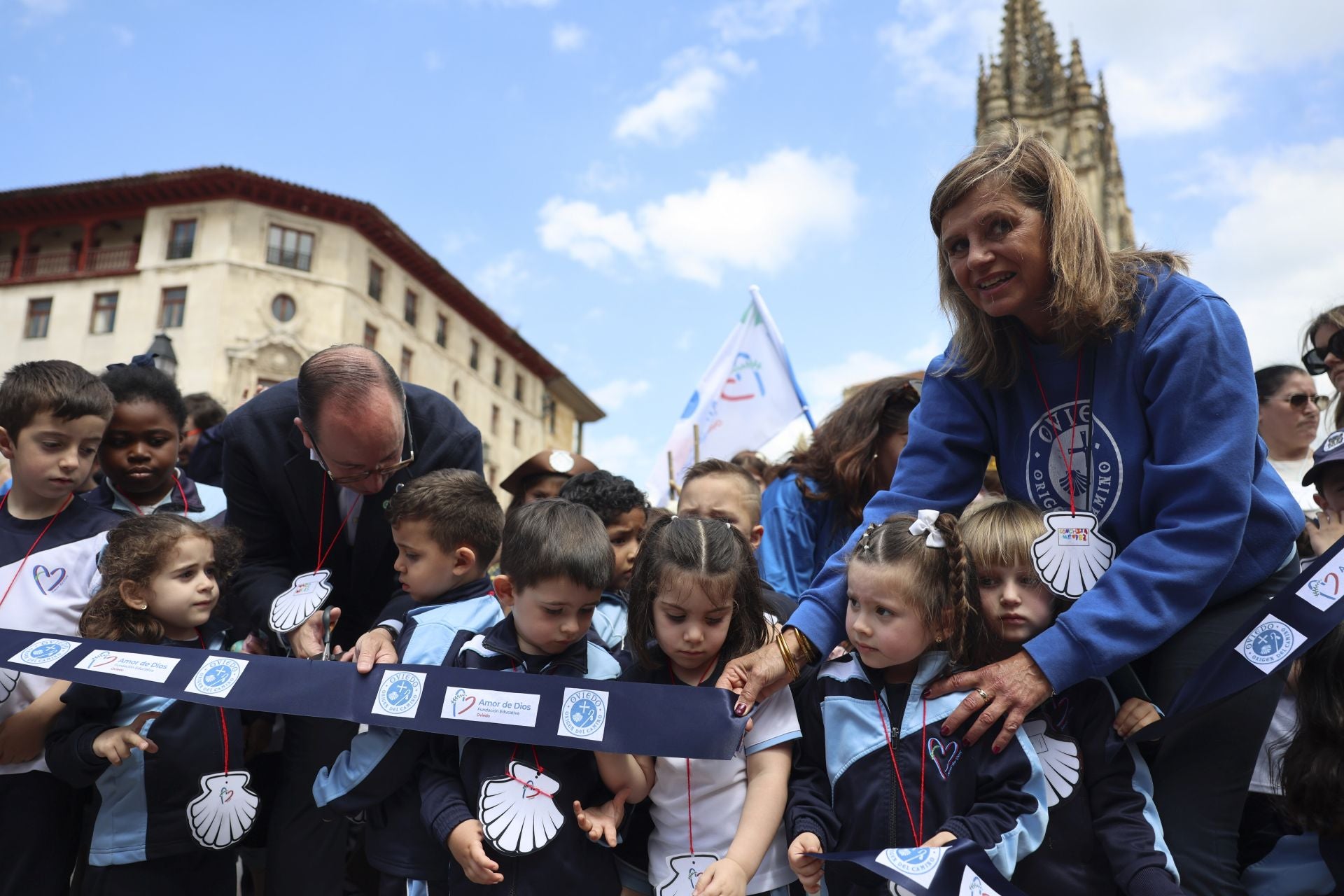 Fotos: Los alumnos del colegio Amor de Dios, de peregrinos del Camino de Santiago