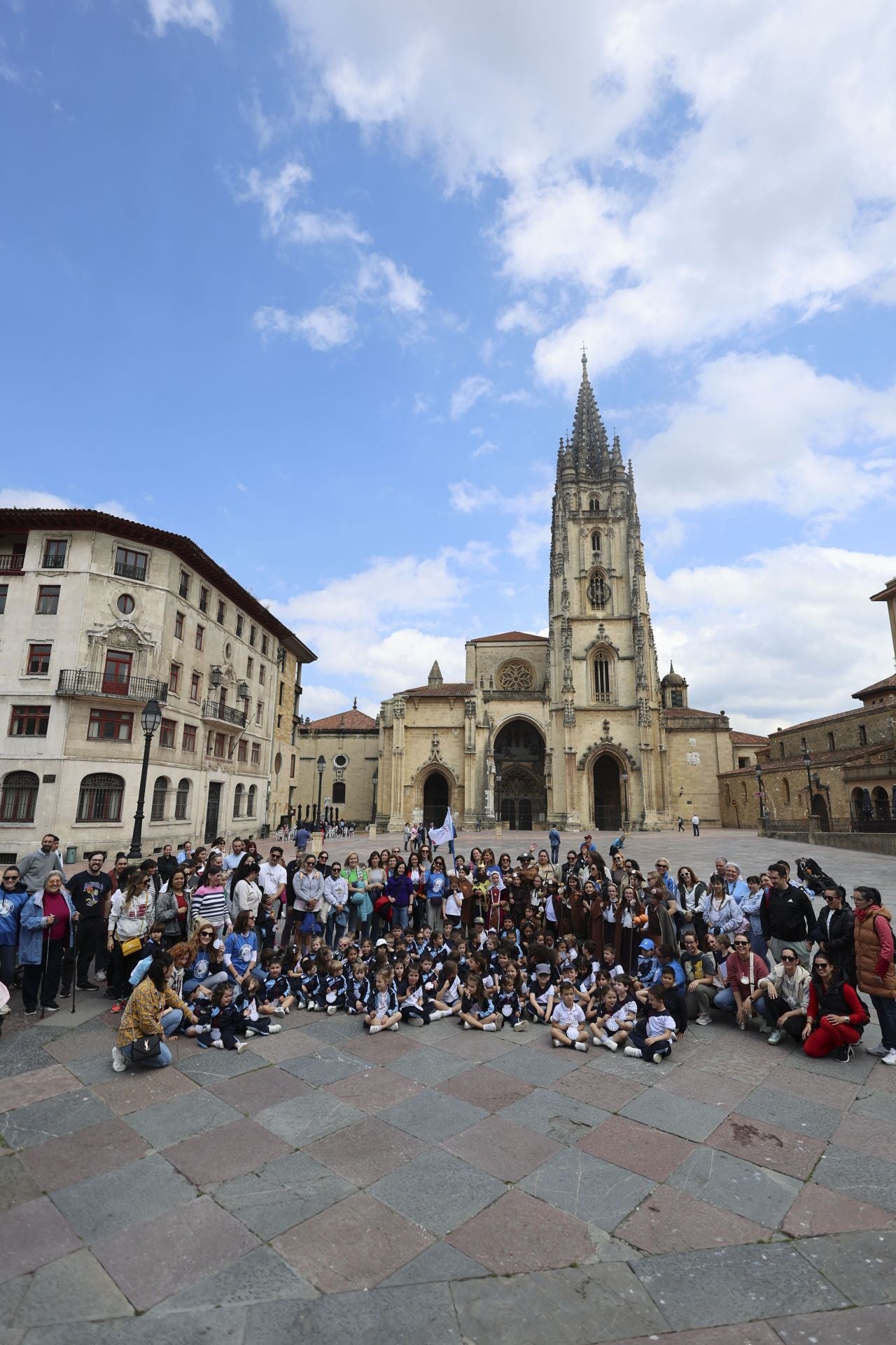 Fotos: Los alumnos del colegio Amor de Dios, de peregrinos del Camino de Santiago