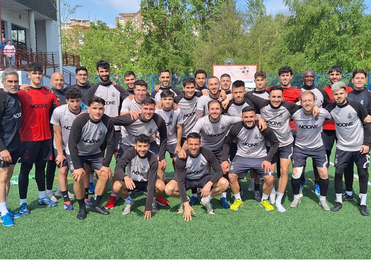De La Toba al autobús: el Real Avilés inicia la aventura del ascenso