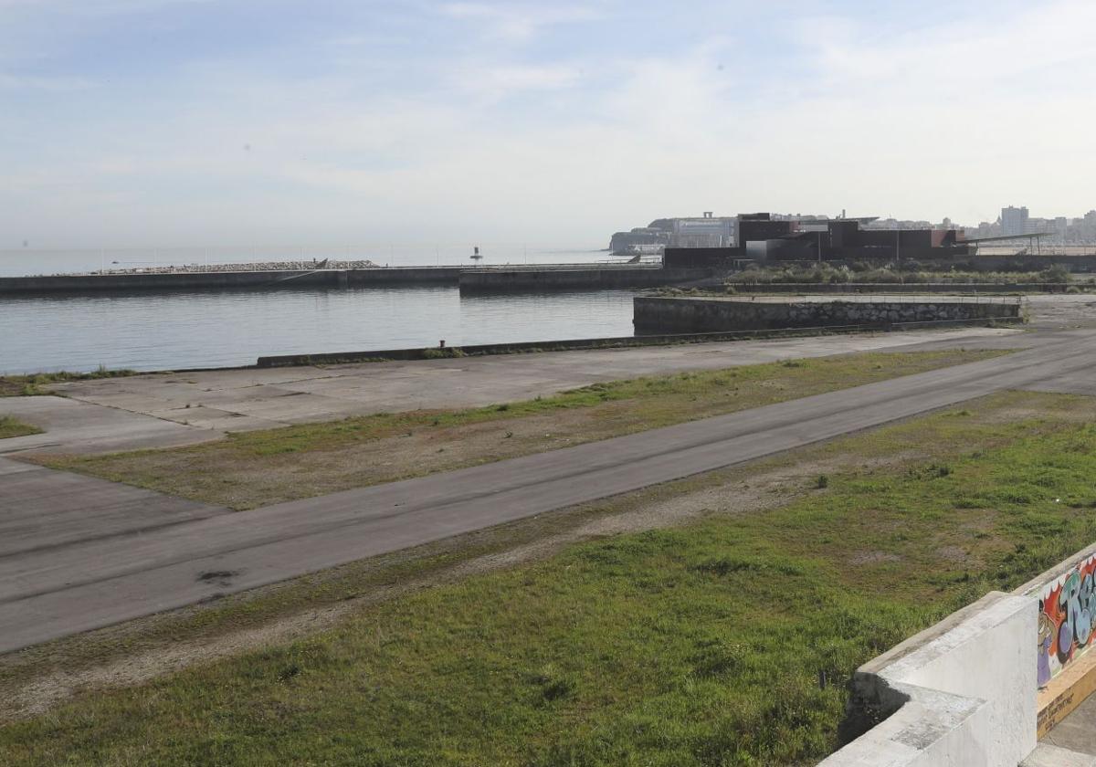 El Puerto de Gijón plantea restringir el paseo de Naval Azul cuando haya actividad náutico-deportiva