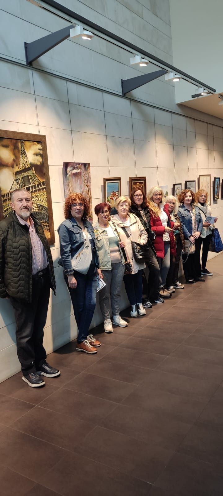 Los artistas de la exposición en el Centro Cultural de El Llano