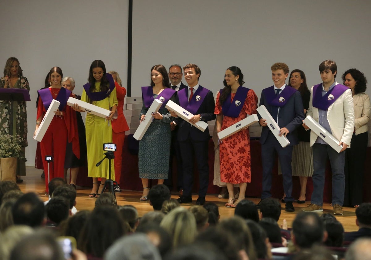 Imagen principal - Colegio La Asunción de Gijón: 82 alumnos graduados