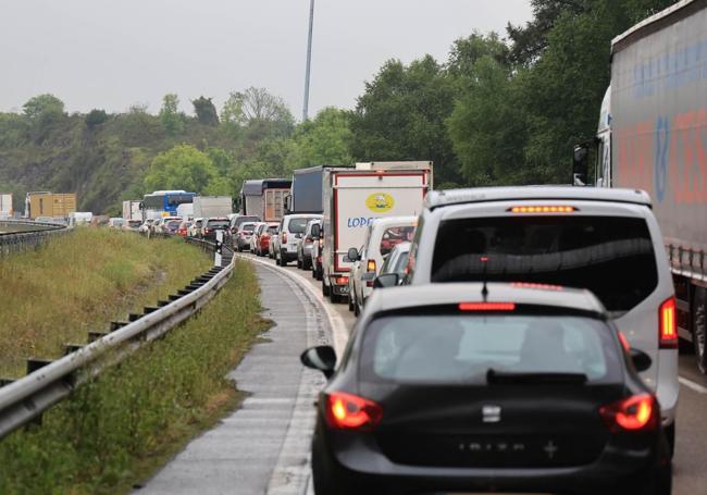 Atascos en la autopista 'Y'
