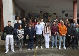 Foto de familia de los estudiantes de FP con mejor expediente en el curso 2023/2024