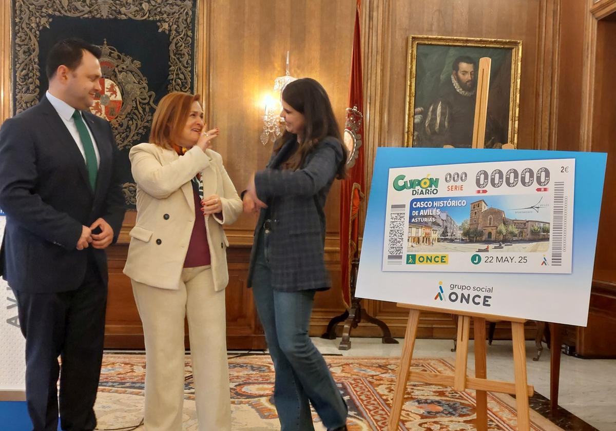 Presentación del cupón que saldrá a la venta con una imagen de Avilés el próximo 22 de mayo.