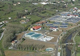 Una vista aérea de la EDAR de Villaperi, en Oviedo.