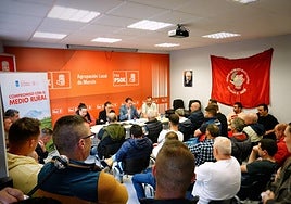 Asamblea de la FSA-PSOE celebrada ayer en Santa Eulalia de Morcín.