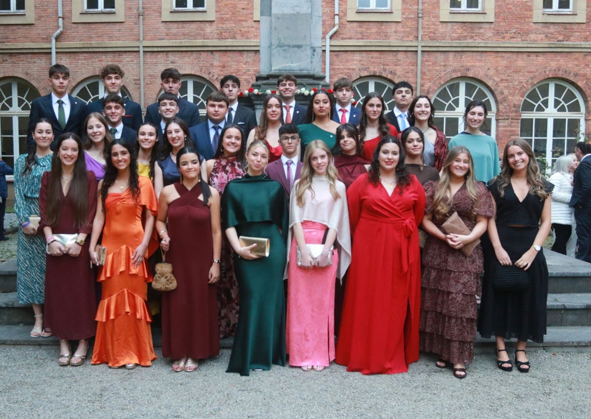 Imagen secundaria 1 - Colegio de la Inmaculada de Gijón: 92 alumnos graduados