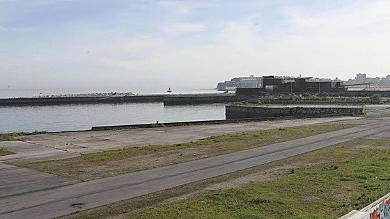 El Puerto acusa al Ayuntamiento de Gijón de «deslealtad» sobre la franja marítima de Naval