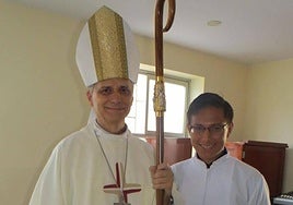 El seminarista peruano con el entonces Obispo de Chiclayo