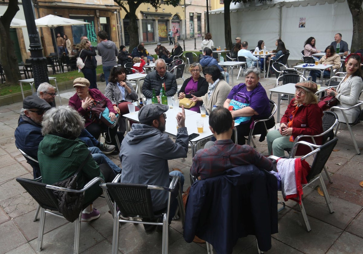 Una 'fiesta de prau' en el Oviedo Antiguo, «pero sin embarrarnos»