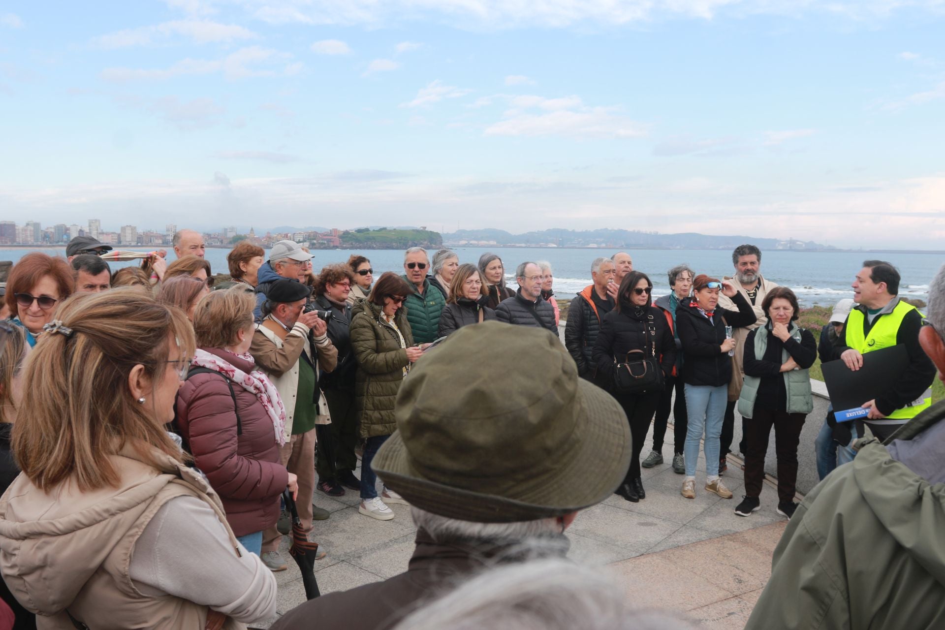 Clase desde la Lloca hasta el Elogio para conocer lo que esconde el suelo de Gijón