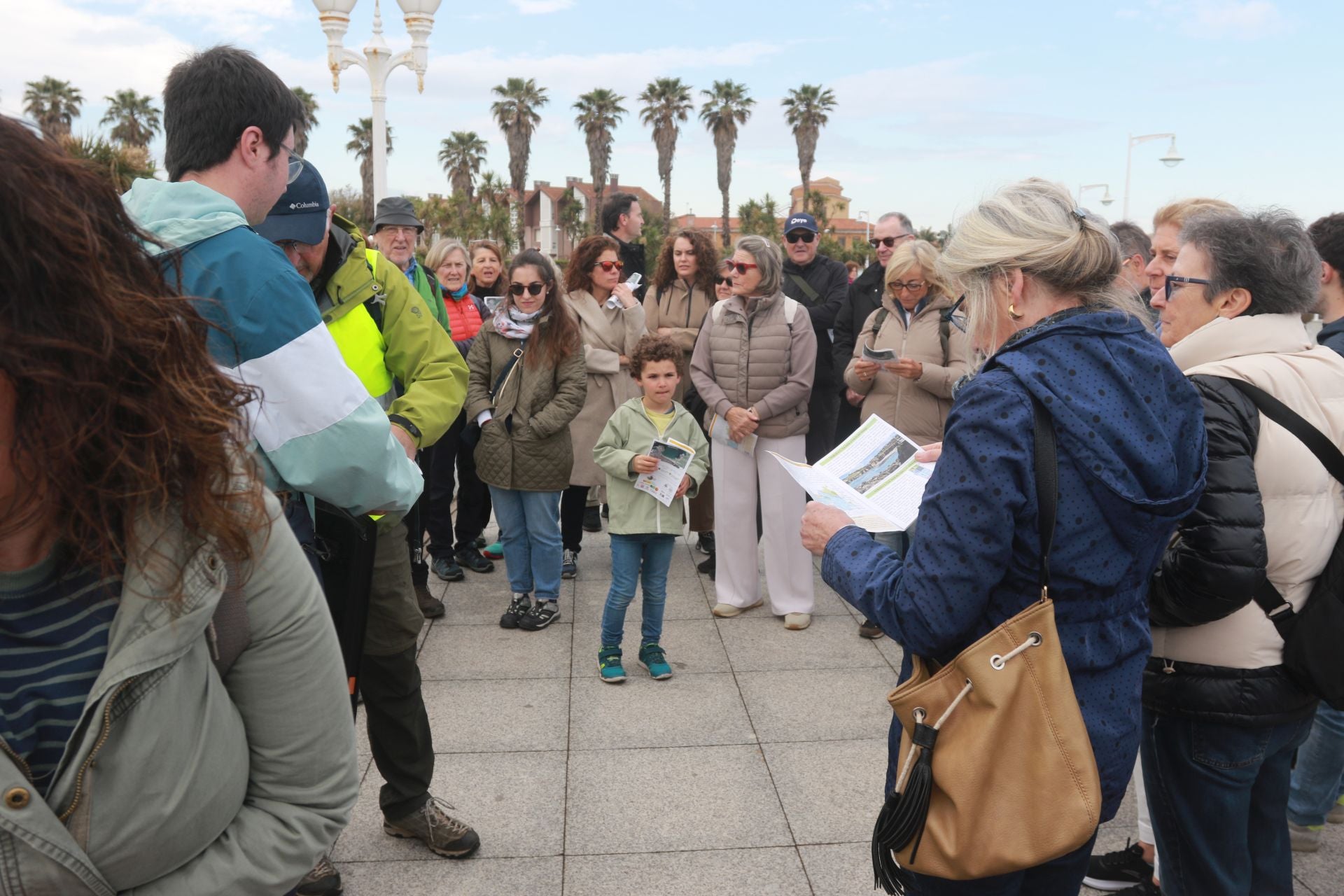 Clase desde la Lloca hasta el Elogio para conocer lo que esconde el suelo de Gijón