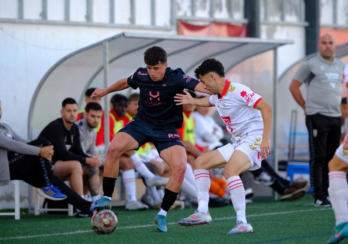 Álvaro Fernández silencia Lebrija y mantiene al Real Avilés en ventaja