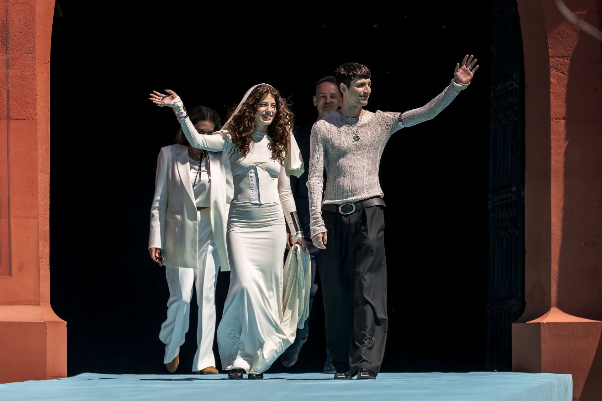 Fotos: Melody y el resto de participantes en Eurovisión 2025, en la alfombra turquesa del festival