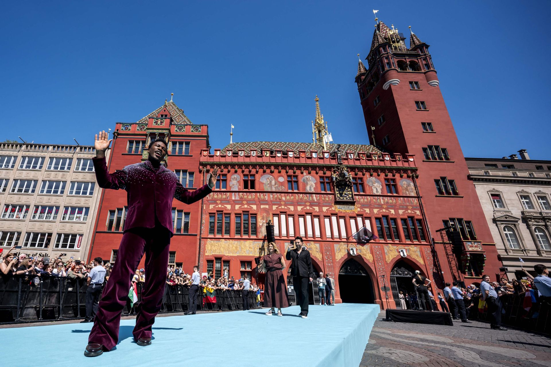 Fotos: Melody y el resto de participantes en Eurovisión 2025, en la alfombra turquesa del festival
