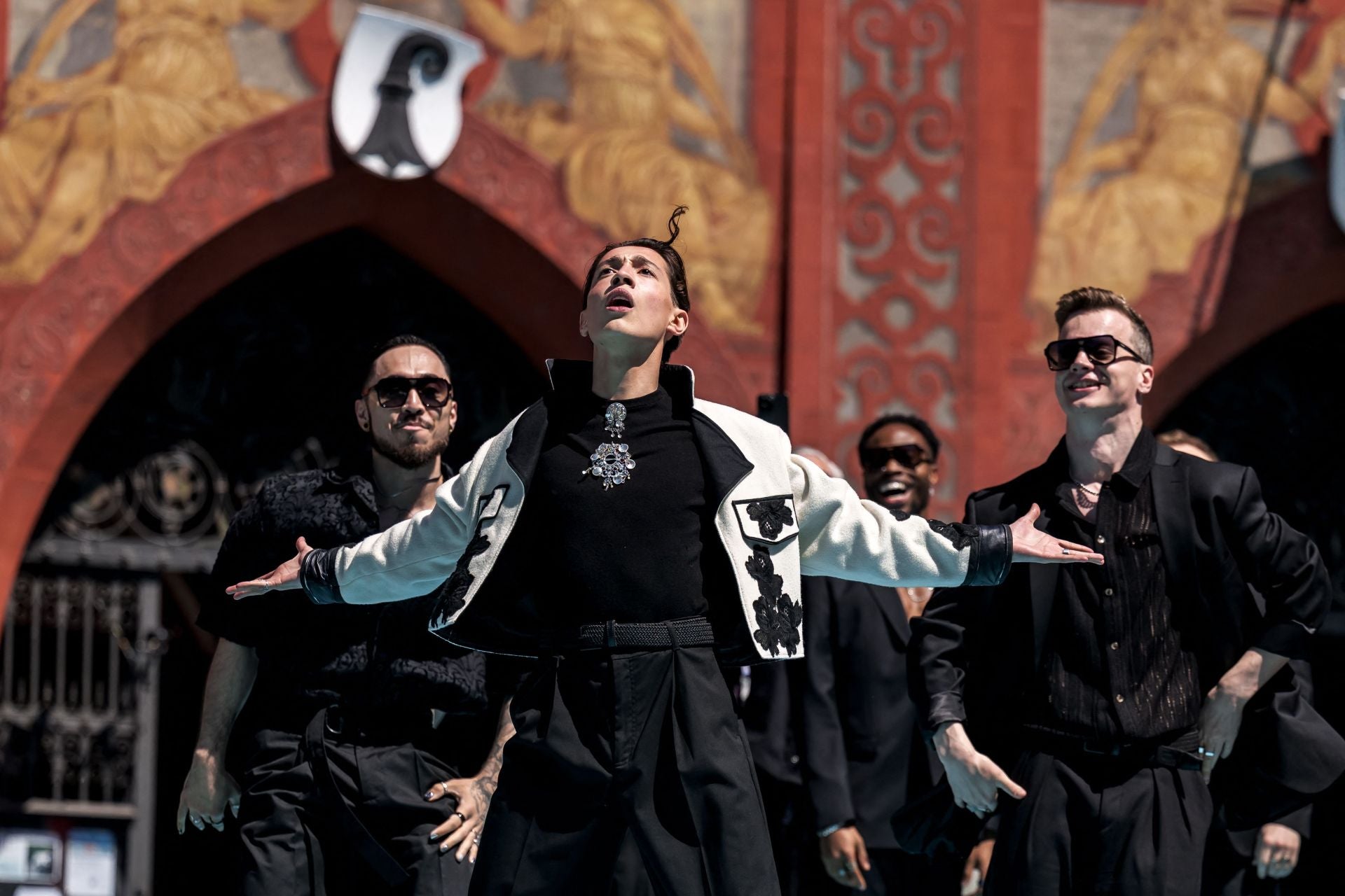 Fotos: Melody y el resto de participantes en Eurovisión 2025, en la alfombra turquesa del festival