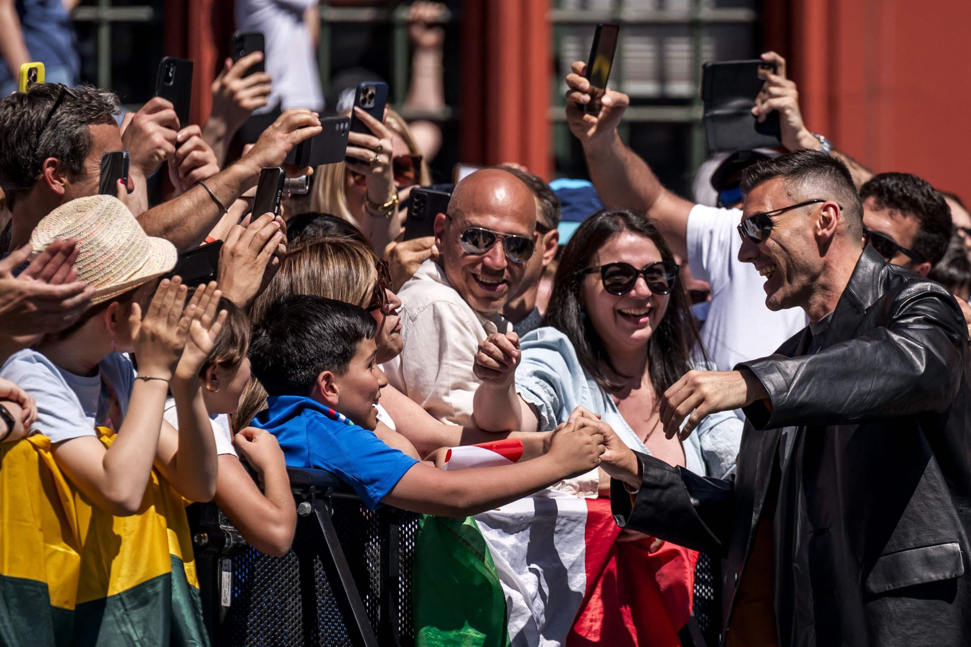 Fotos: Melody y el resto de participantes en Eurovisión 2025, en la alfombra turquesa del festival