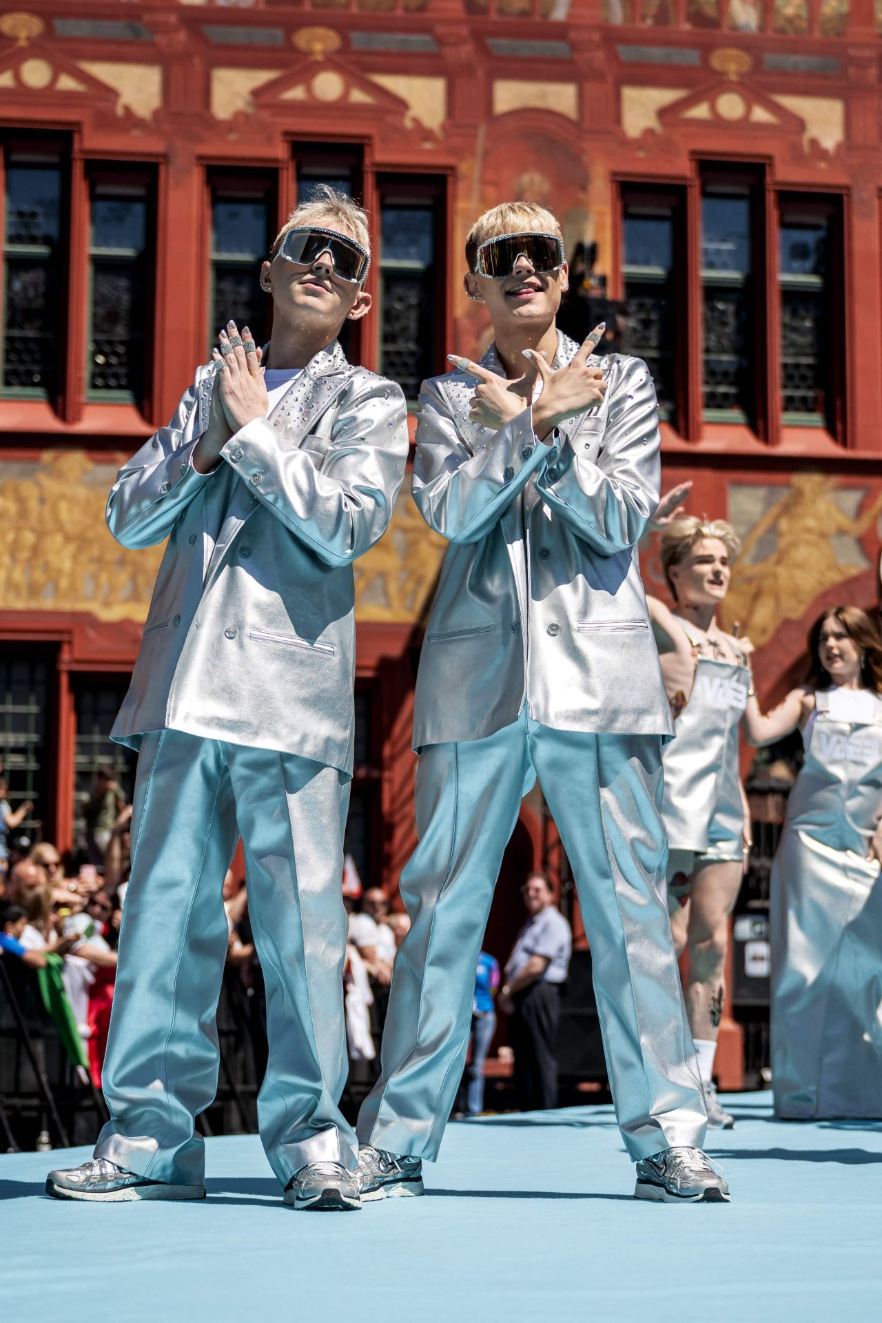 Fotos: Melody y el resto de participantes en Eurovisión 2025, en la alfombra turquesa del festival
