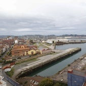 Terrenos de los antiguos astilleros de Naval Gijón.