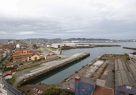 Terrenos de los antiguos astilleros de Naval Gijón.