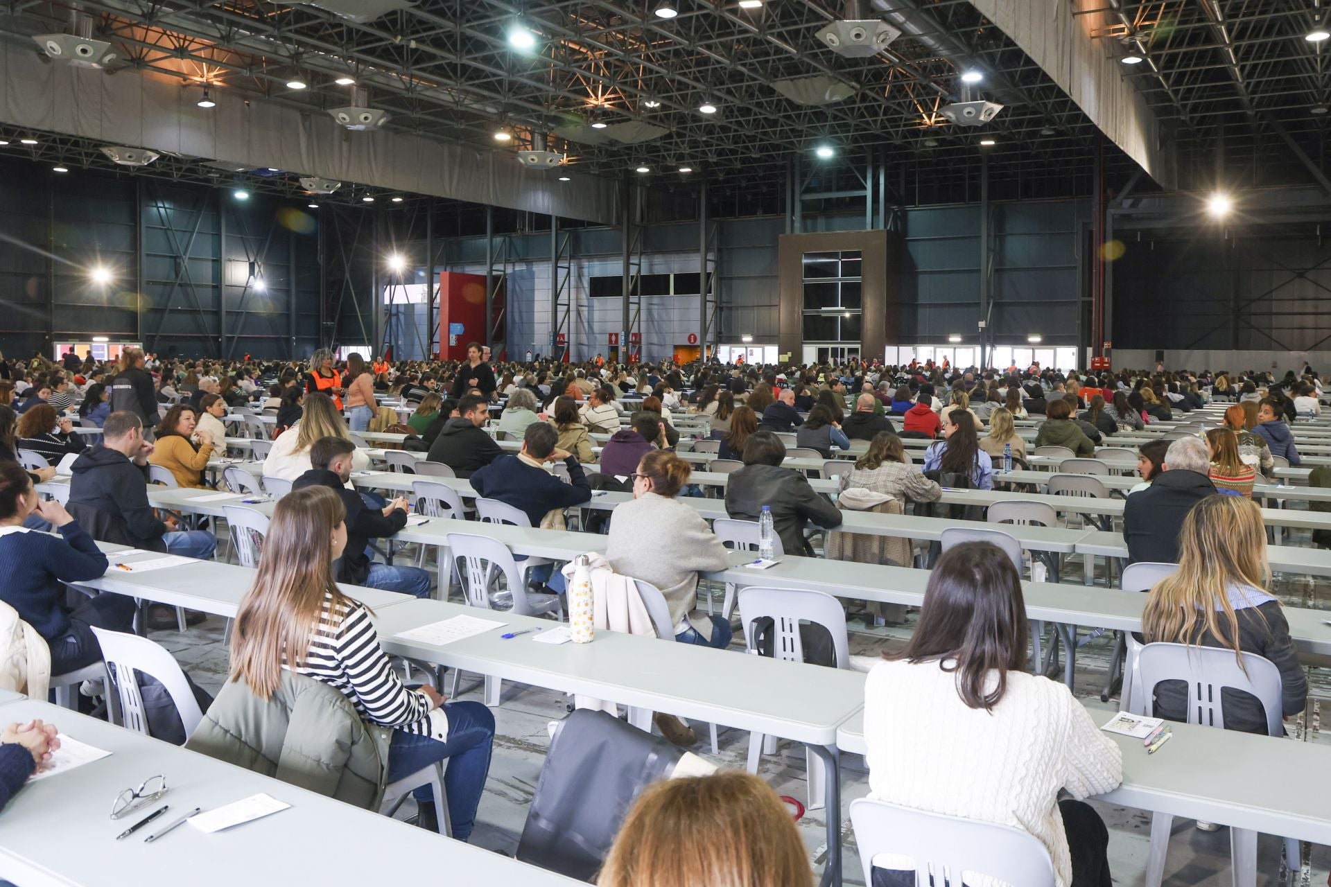 Muchos nervios entre los casi 3.000 aspirantes a una plaza en el Ayuntamiento de Oviedo