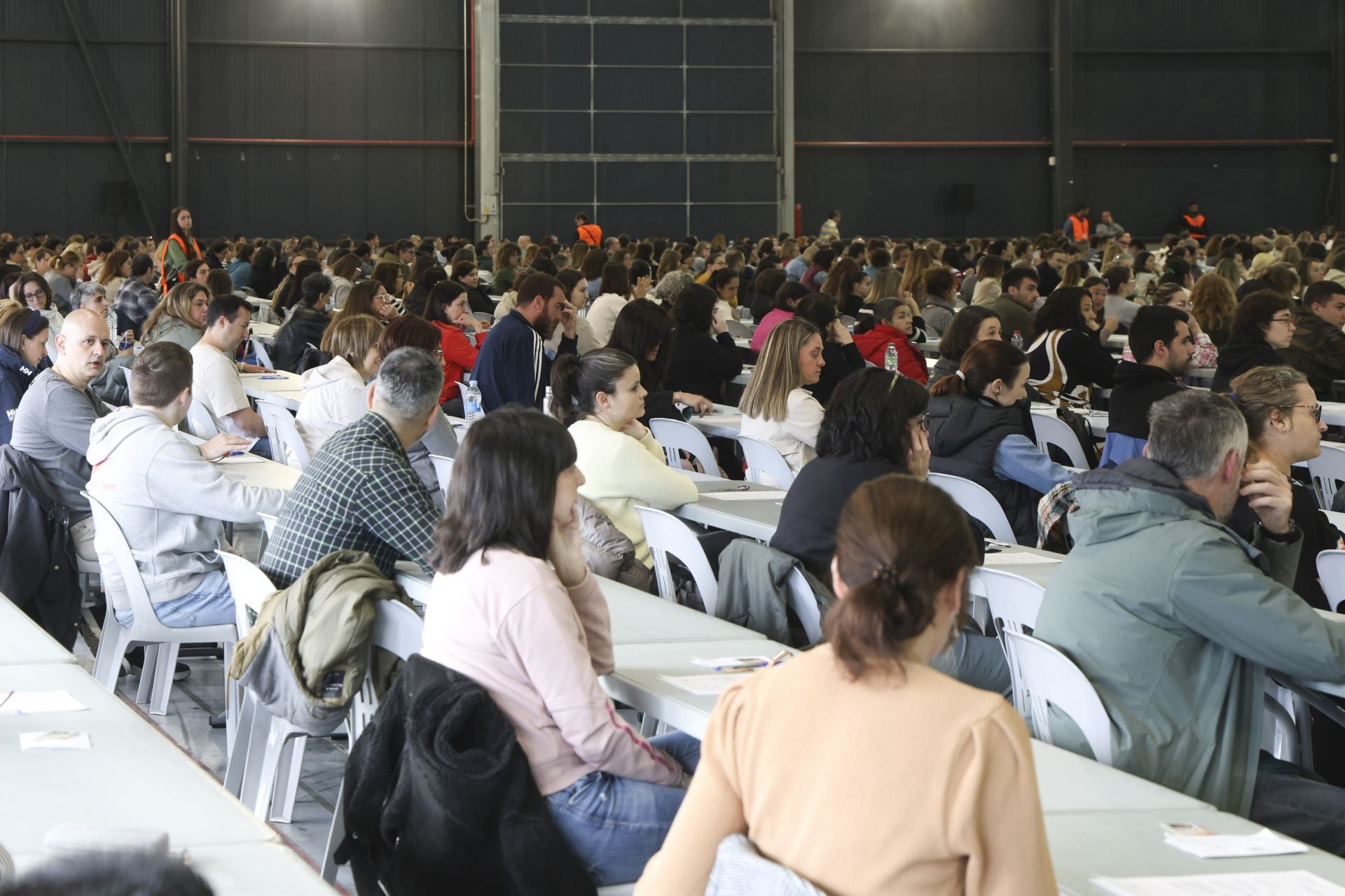 Muchos nervios entre los casi 3.000 aspirantes a una plaza en el Ayuntamiento de Oviedo