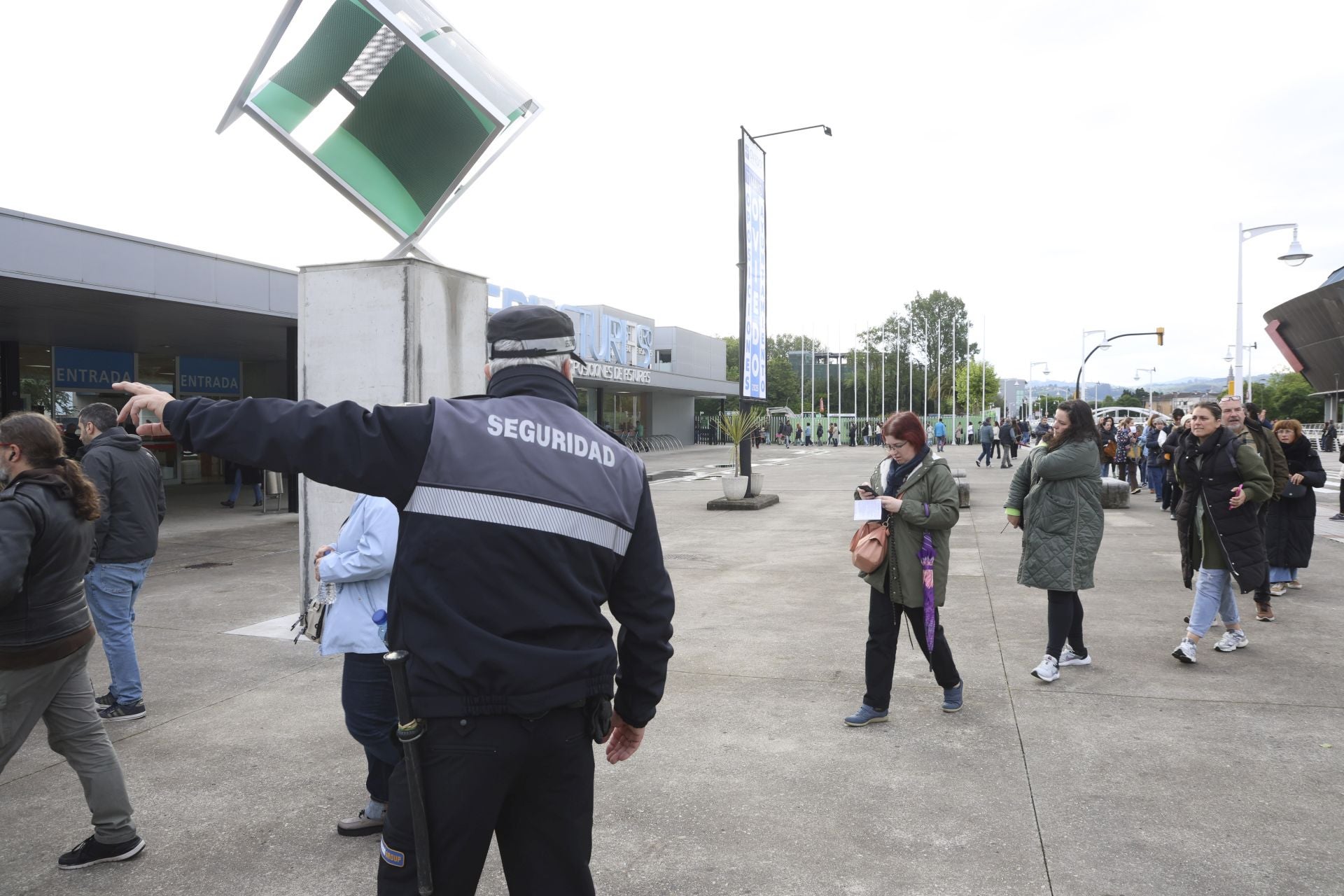 Muchos nervios entre los casi 3.000 aspirantes a una plaza en el Ayuntamiento de Oviedo