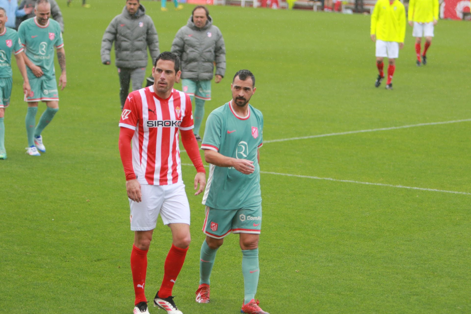 Partido entre los veteranos del Sporting de Gijón y el Atlético de Madrid