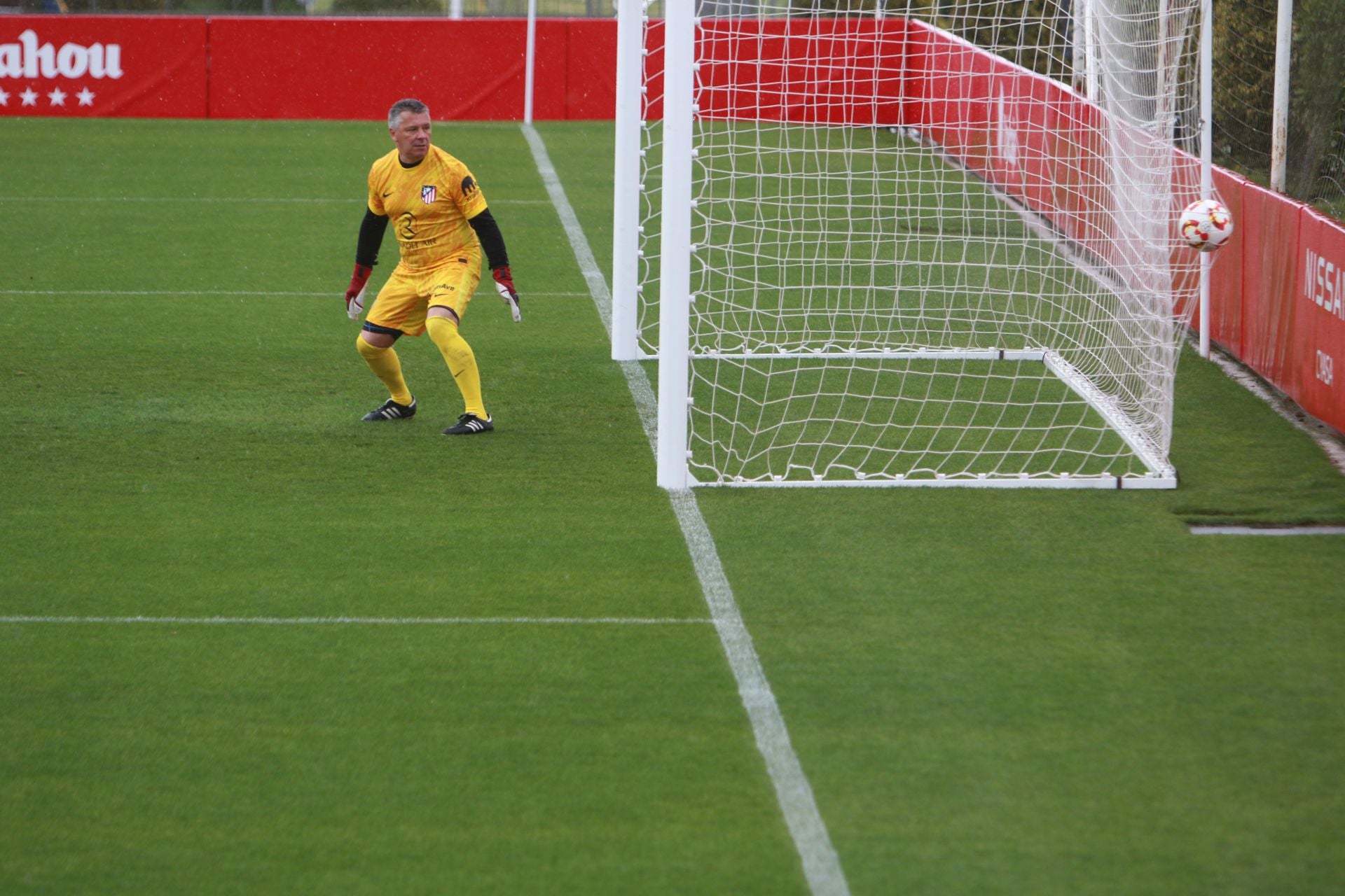Partido entre los veteranos del Sporting de Gijón y el Atlético de Madrid