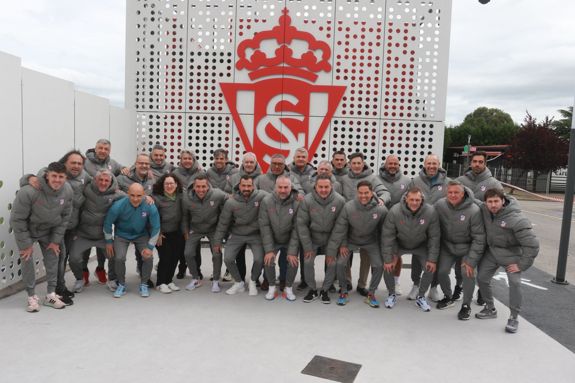 Partido entre los veteranos del Sporting de Gijón y el Atlético de Madrid